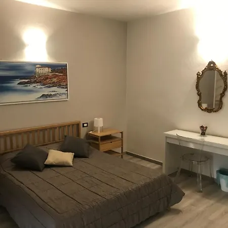 بيت ضيافة Attico Bed & Relax ليفورنو