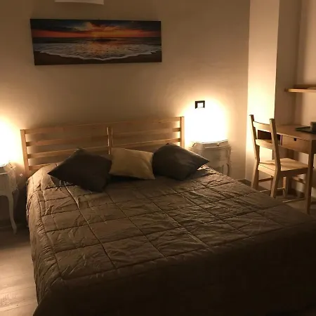 بيت ضيافة Attico Bed & Relax ليفورنو