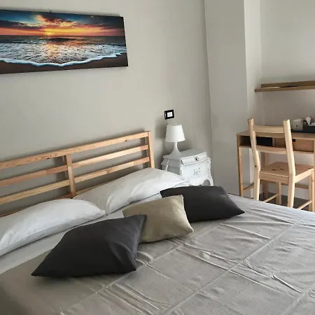 بيت ضيافة Attico Bed & Relax ليفورنو