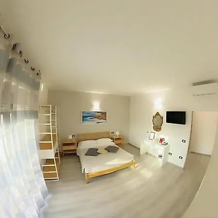 Attico Bed & Relax * ليفورنو